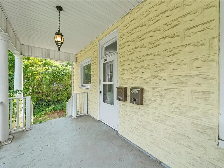 2410 Broadway Ave #B — Photo 4