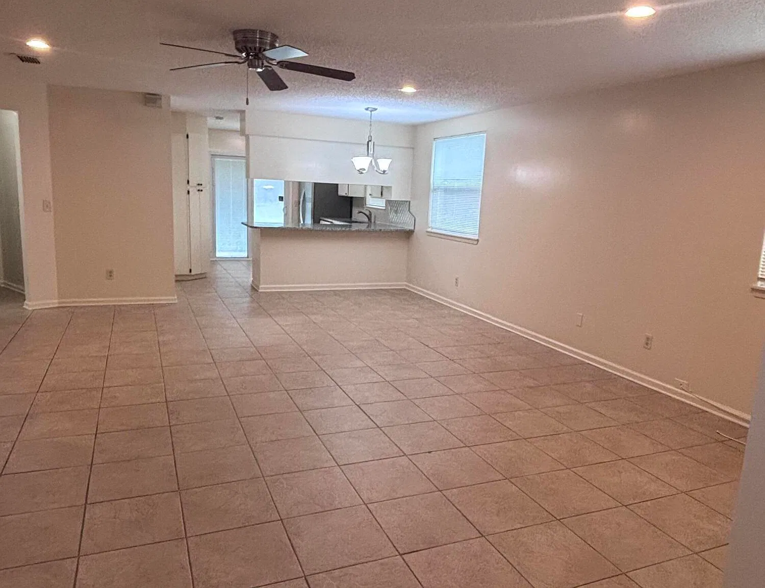3 bed, 2.0 bath, 1177 sqft, $1,800 — Photo 3