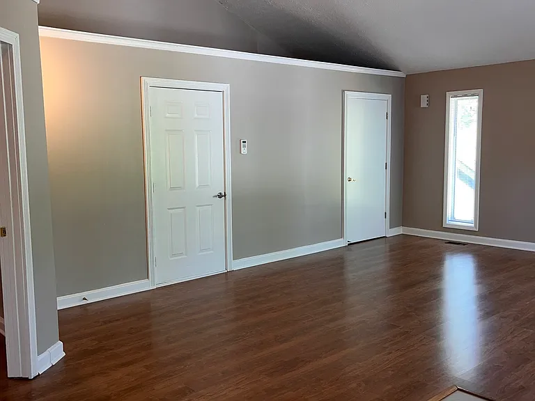 945 Fox Hill Dr #B — Photo 15