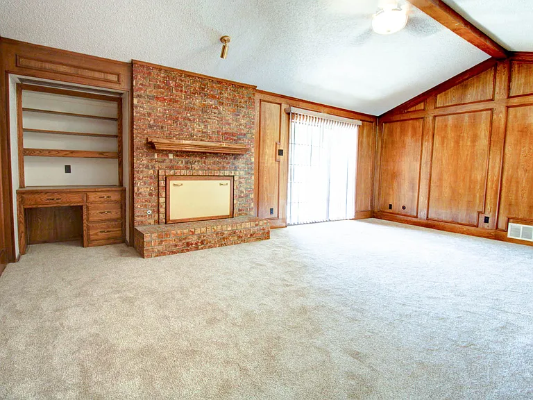 758 Brighton Ln — Photo 6