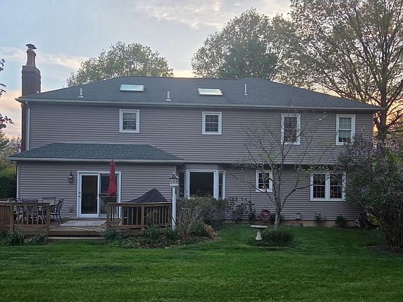 Back of the house 1 and 1/2 acres total 12x 15 wood deck