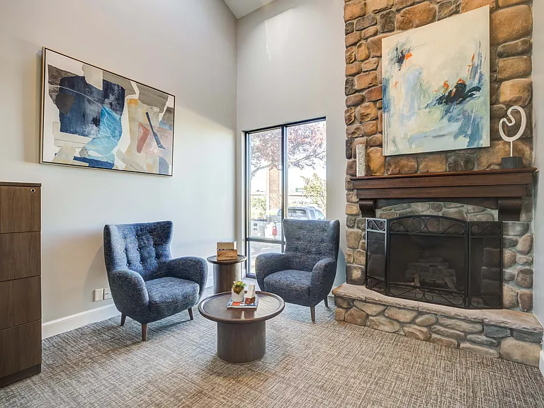 Cherry Creek Apartments — Photo 10
