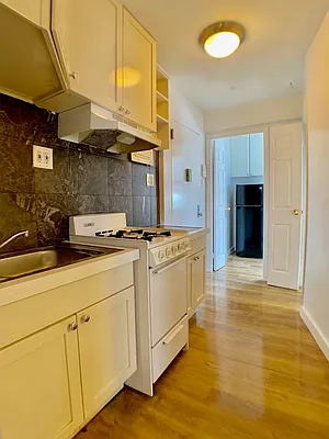 Rented by Bohemia Realty Group | media 6