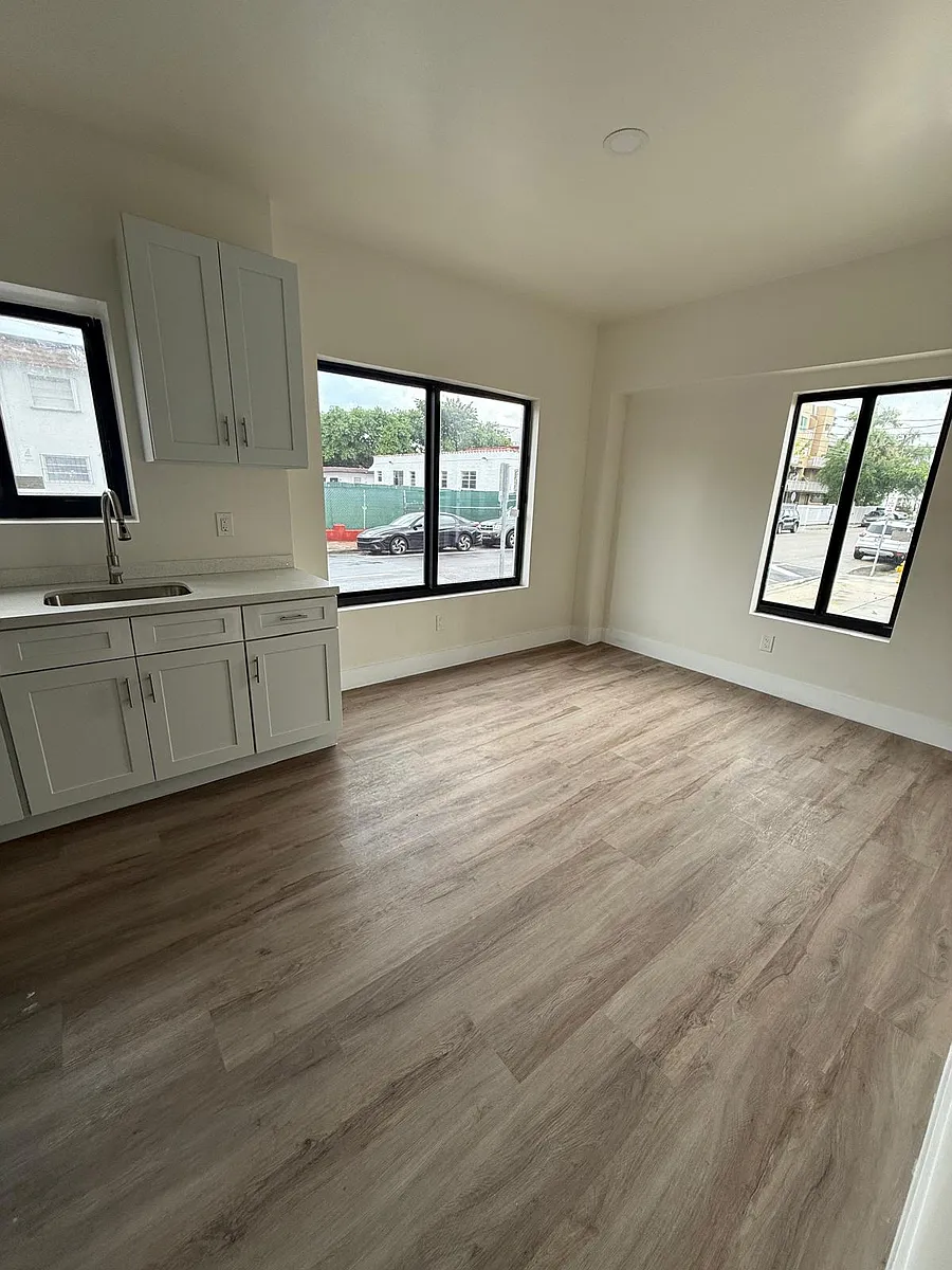 Building Photo - 435 SW 6th St #1