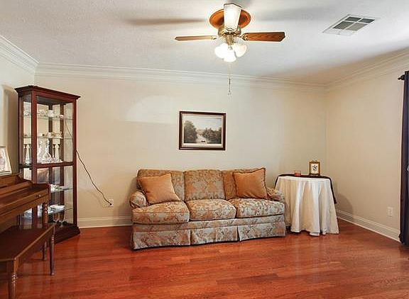4th image of 53 Nassau Ave