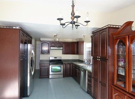 5th image of 2094 Rosemary Dr