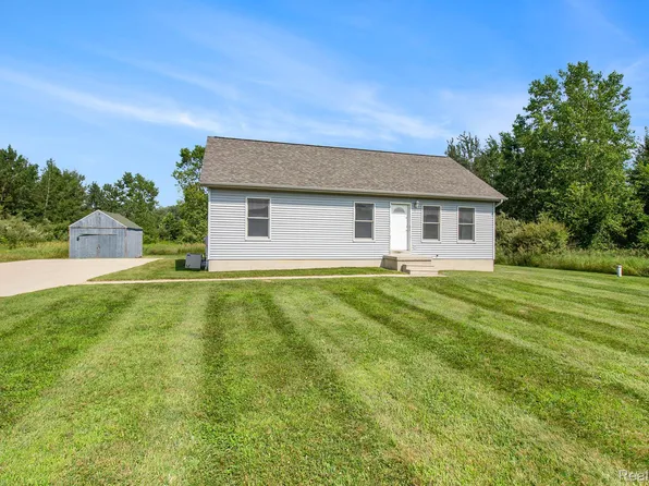 8803 S Cork Rd, Morrice, MI 48857