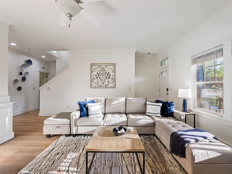 922 E Winding Creek Dr — Photo 31