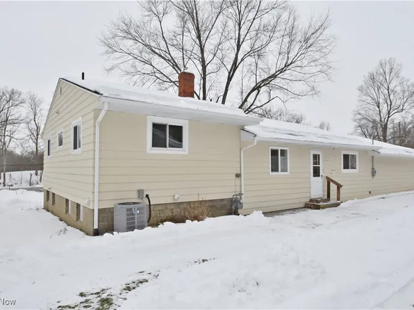 7636 Walnut Dr, Chippewa Lake, OH 44215