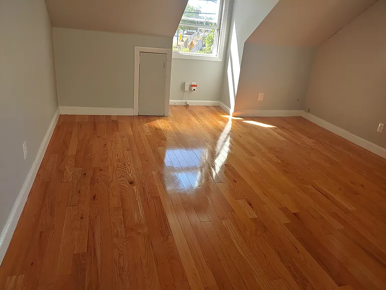 623 Old West Central St — Photo 2