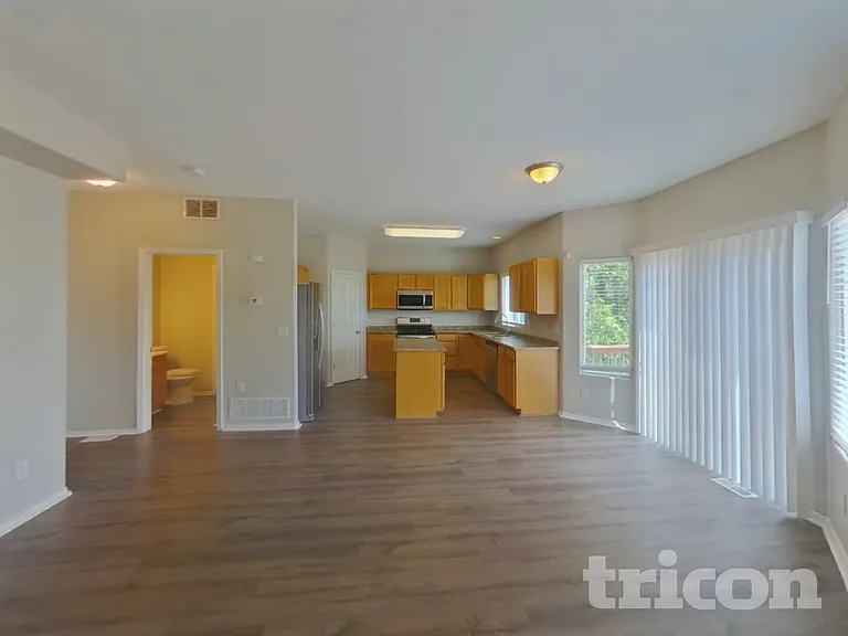 1287 Livingston Ave — Photo 3