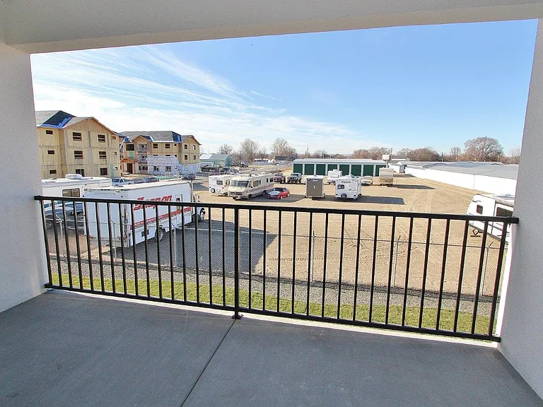 1050 Bighorn St #C — Photo 17