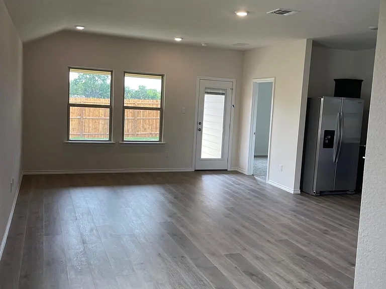 3224 Sweetwater Way — Photo 4