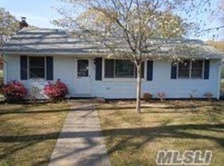 75 Newton Blvd, Ronkonkoma, NY 11779