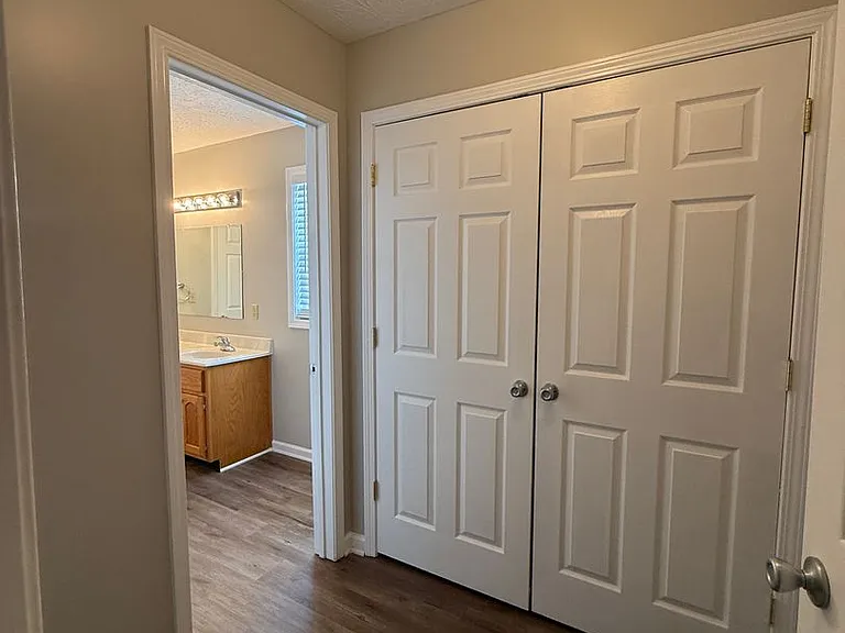 328 Ferguson St — Photo 28