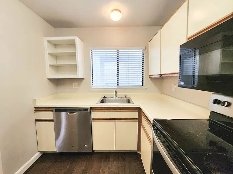 320 Peninsula Ave #213 — Photo 15