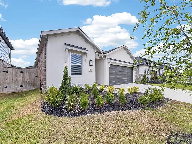 9723 Pettus Creek Dr — Photo 2