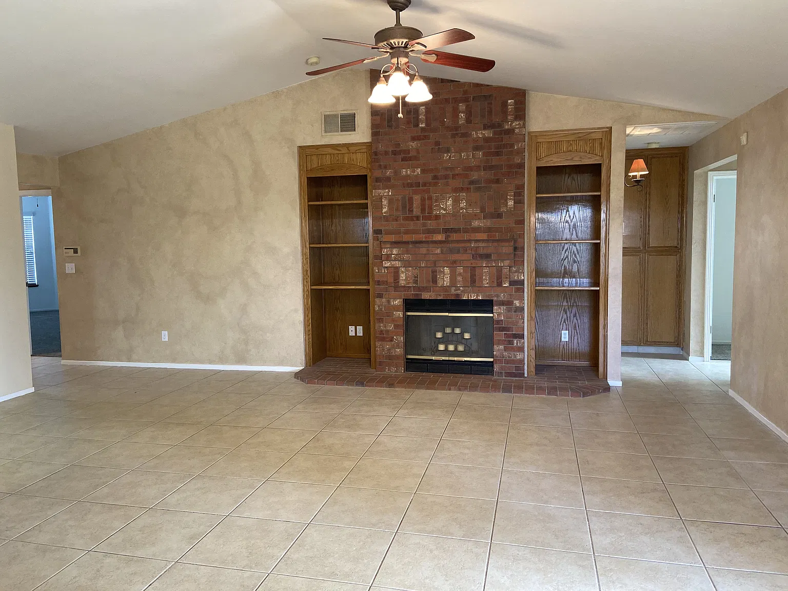 4 bed, 1703 sqft, $2,450 — Photo 4