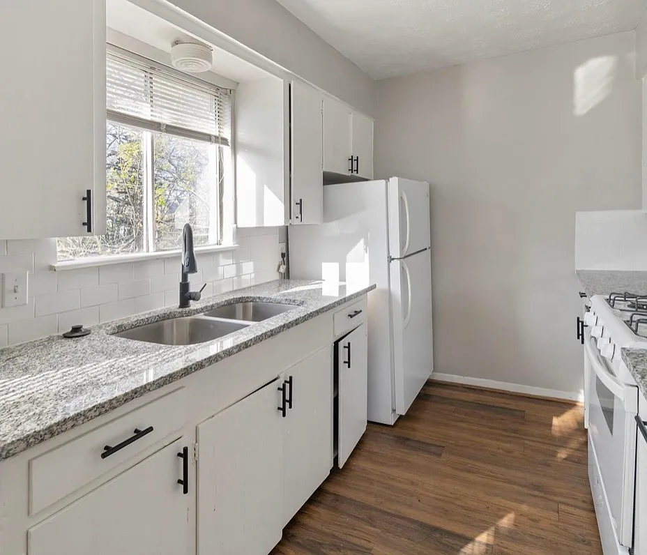 1 bed, 700 sqft, $925 — Photo 1