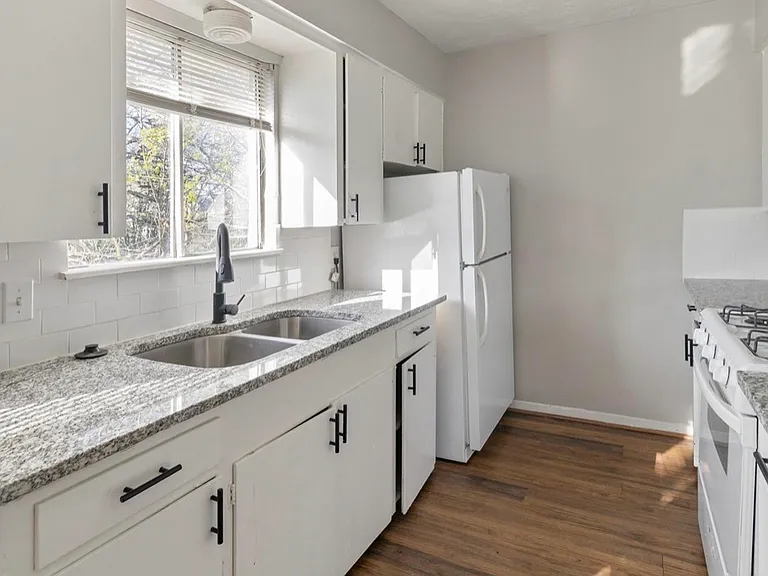 1014 E 23rd St #3 — Photo 1