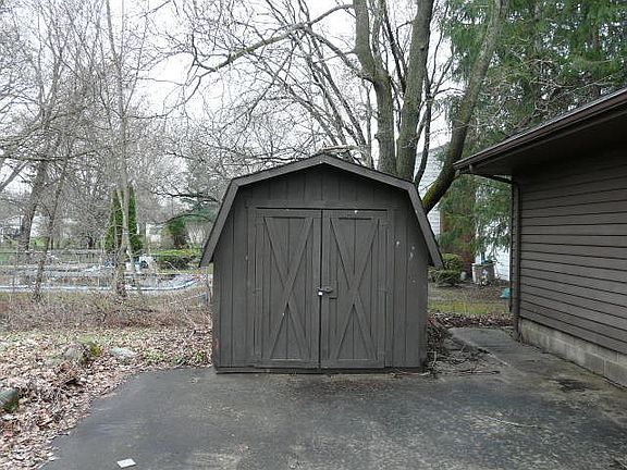 5th image of 678 Brookpark Dr
