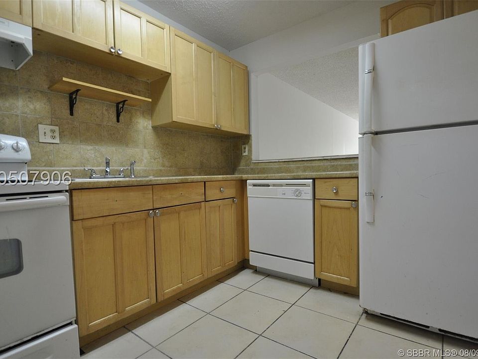 1st image of 20520 NW 15th Ave APT 229