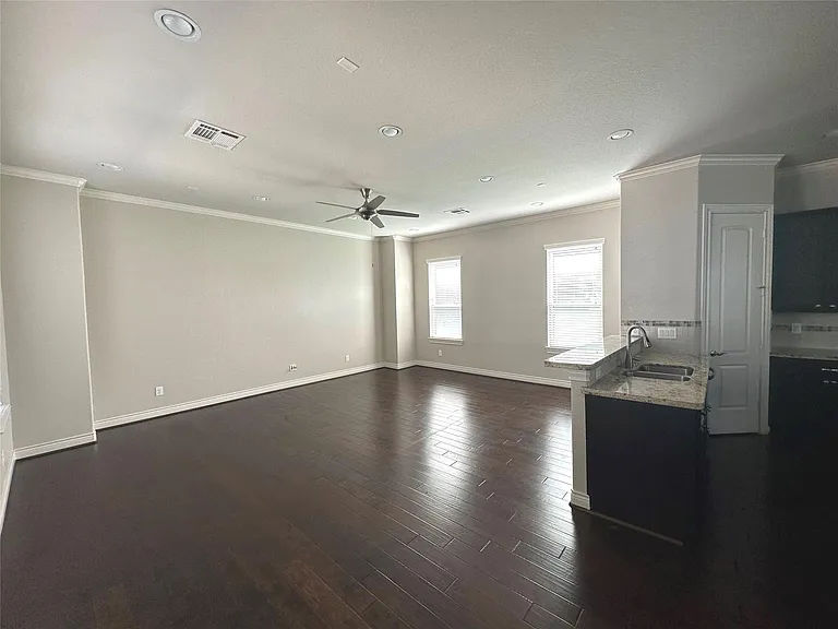 1610 Parker St — Photo 10