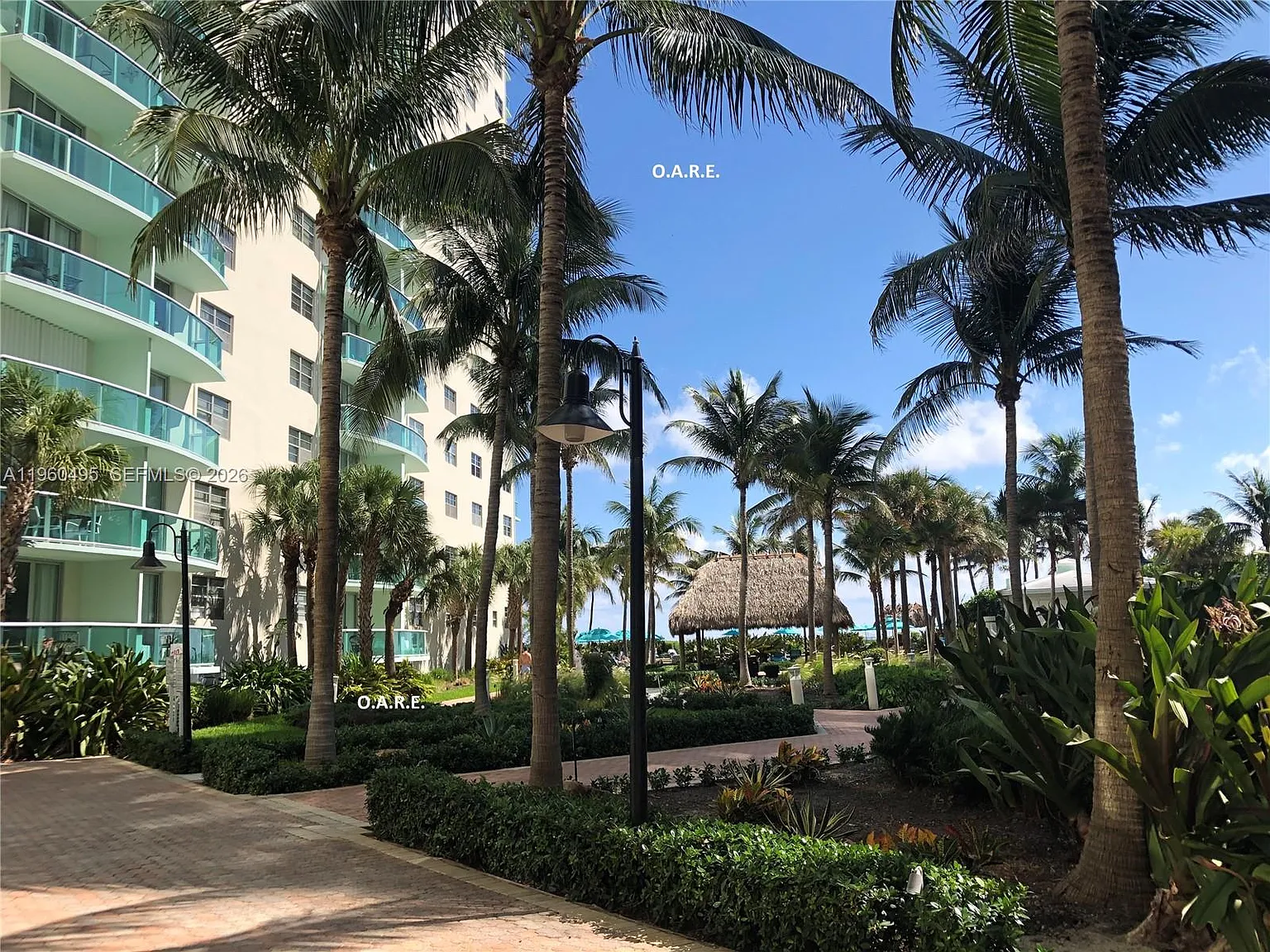 Tides On Hollywood Beach — Photo 1