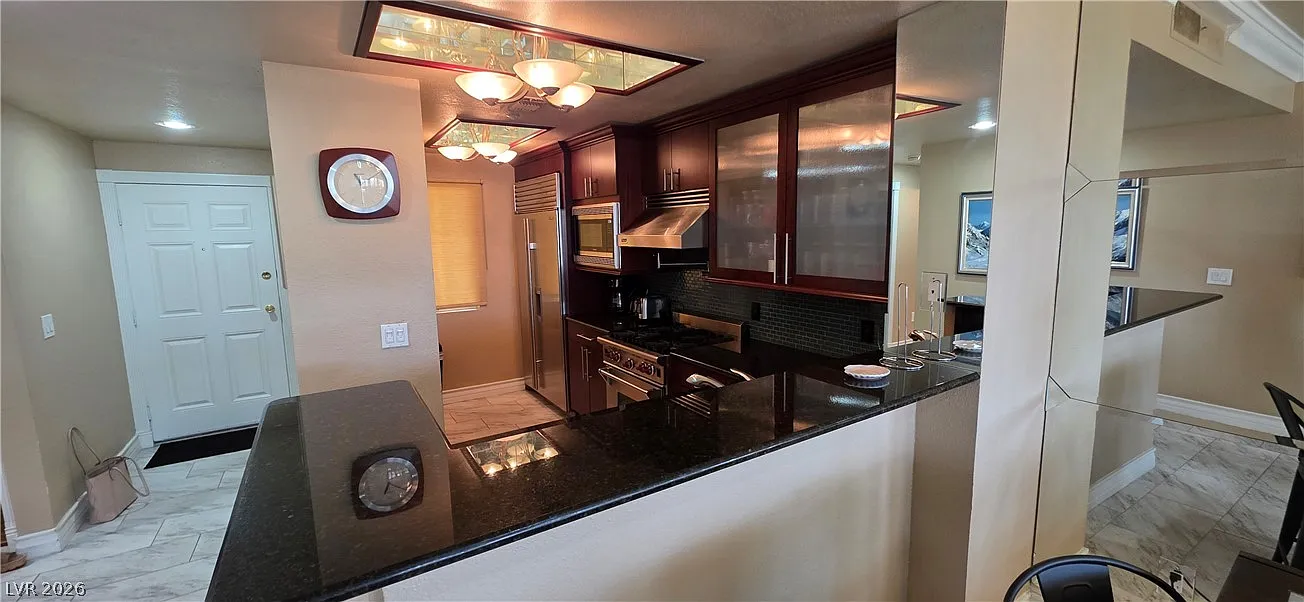 2 bed, 2.0 bath, 974 sqft, $1,950 — Photo 4