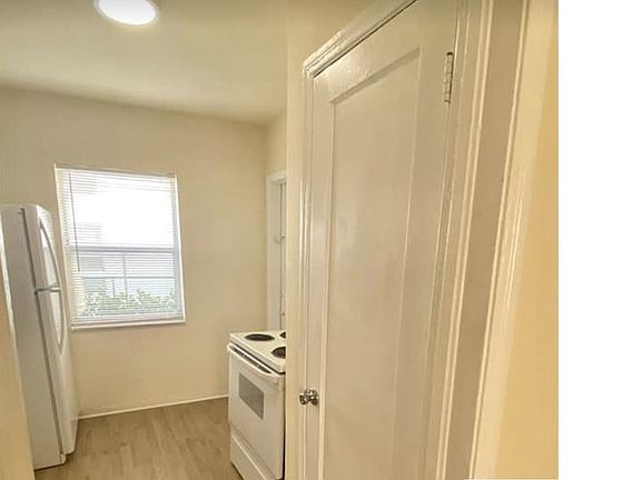 3rd image of 422 NE 82nd St