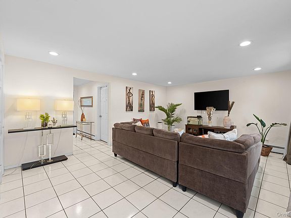 4th image of 202 Tinton Place