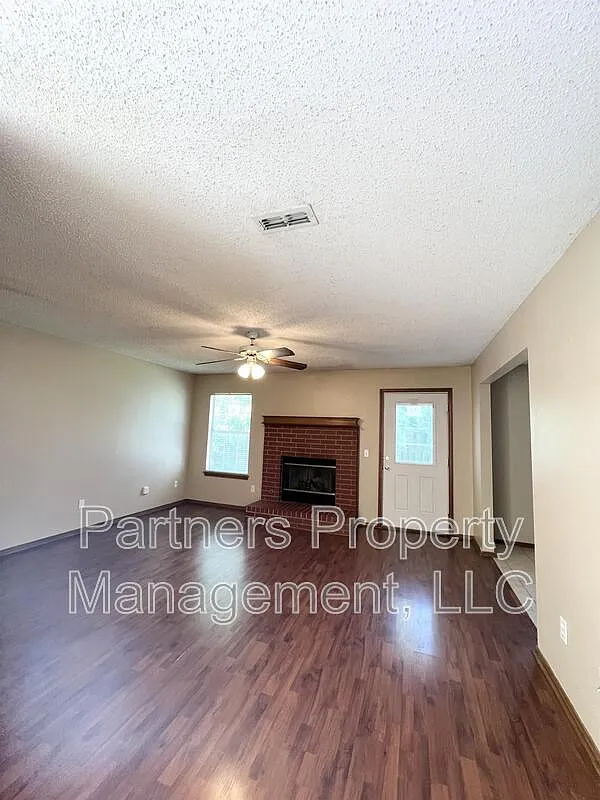 2 bed, 2.0 bath, 1240 sqft, $1,250 — Photo 3