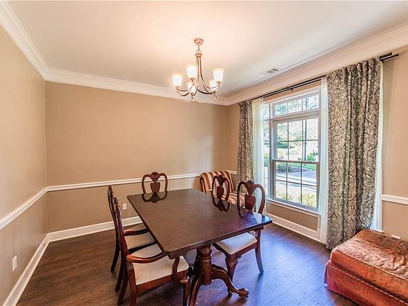 4th image of 210 W Brookhollow Ct