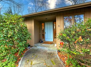 70 Woodfield Road, Woodbridge, CT 06525