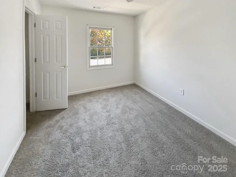 2118 Augusta St — Photo 10