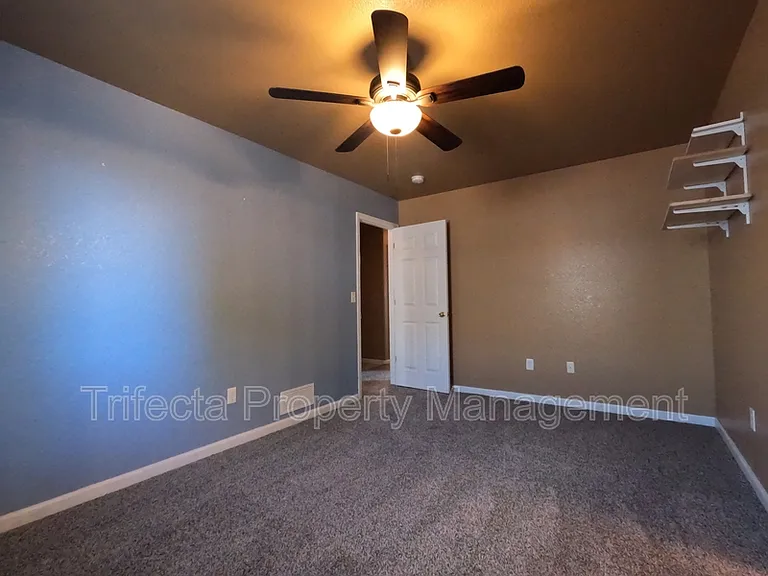 3627 Glenbarr Ct — Photo 7