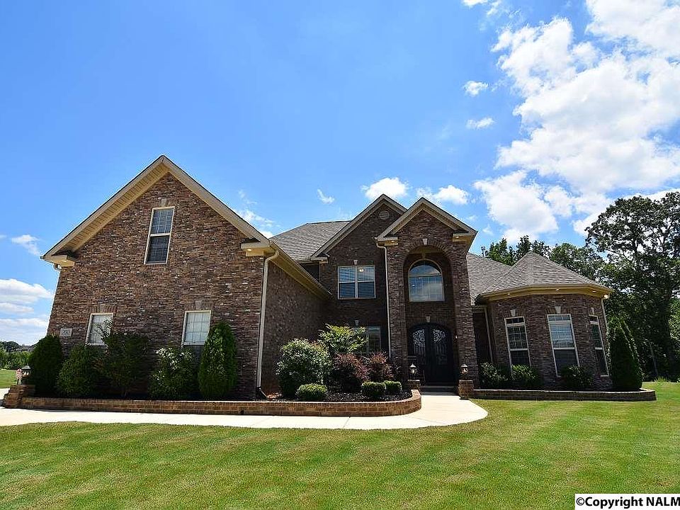 1st image of 200 Woodgrove Dr