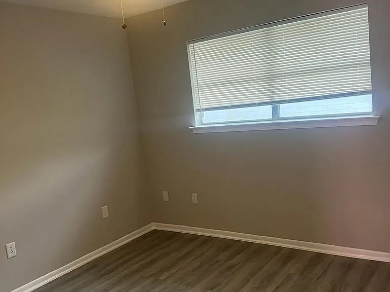 1412 Avenue C — Photo 7