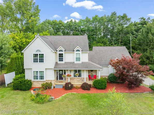 4445 Old Warner Ct, Milford, MI 48380
