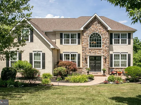 1176 Marcus Dr, Pottstown, PA 19465