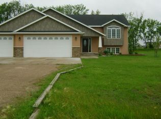 3574 Lucke Ln W, Grand Forks, ND 58201