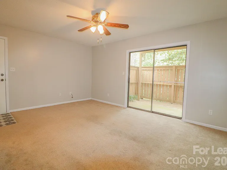 1645 Cedarview Ct — Photo 4
