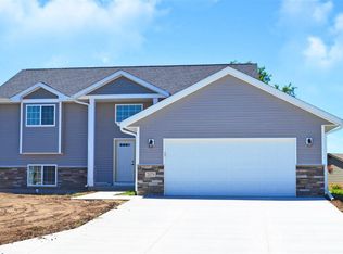 2079 Pratt Cir, Saint Peter, MN 56082