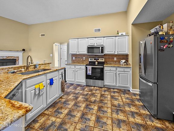 5th image of 14200 N Country Hills Dr