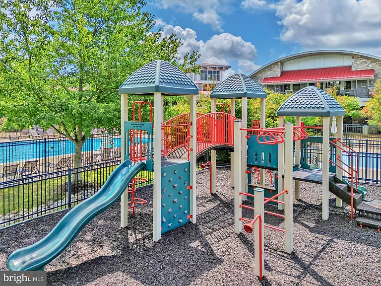 2392 Brookmoor Ln — Photo 28