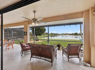 1390 Monarch Cir, Naples, FL 34116