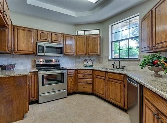 2nd image of 1522 Ashwood Ln