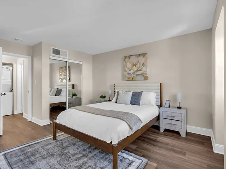 Chateau Apartments — Photo 53