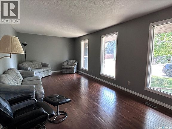 4th image of 2550 Cardinal Cres
