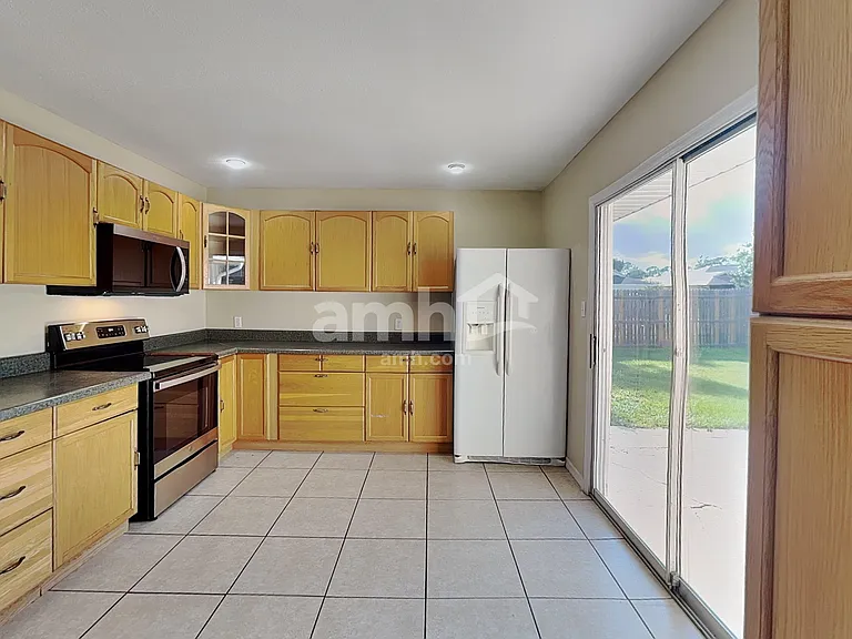 1014 Gore Dr — Photo 4